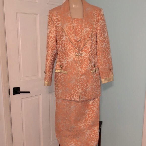 Champagne Other - Beautiful 2pc peach white and gold embroidered skirt suit. By Champagne